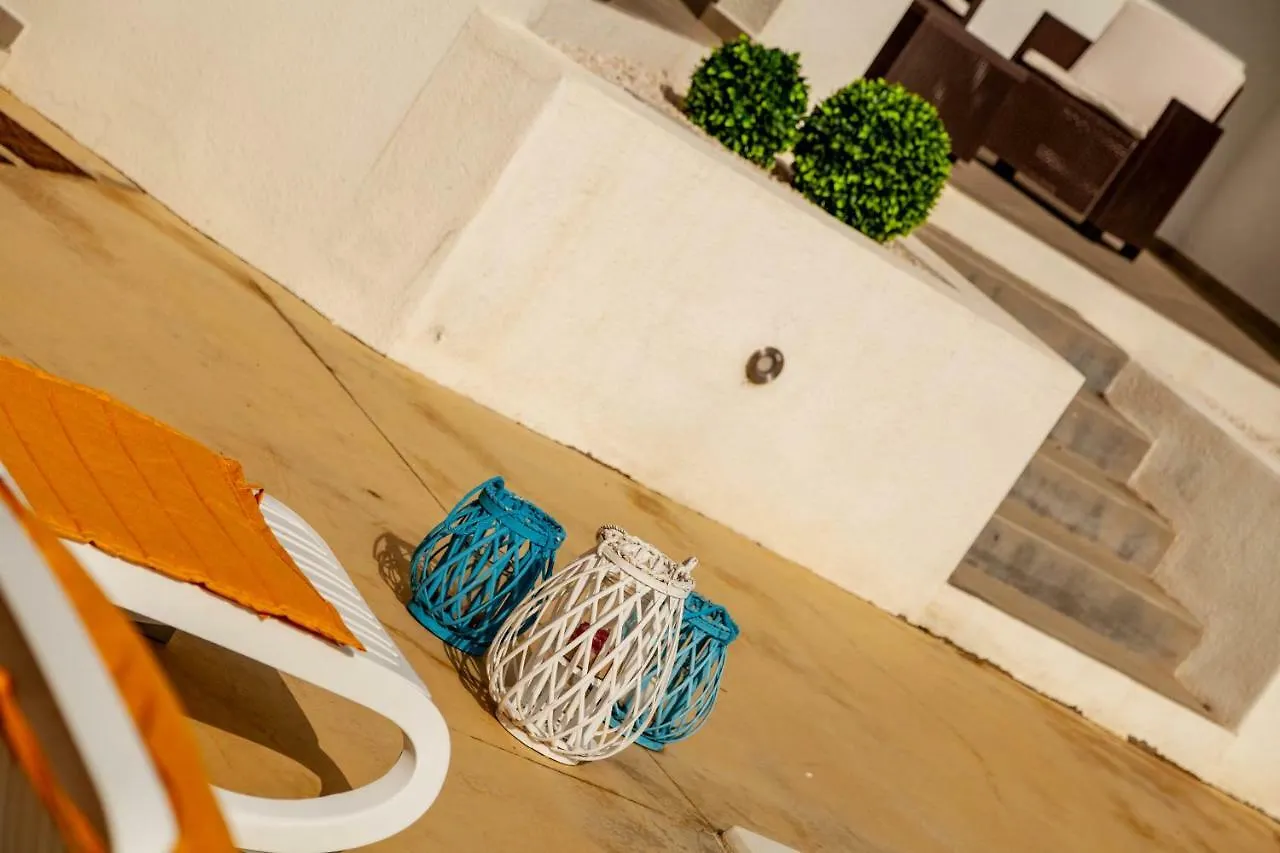 Caneis Apartments San Teodoro