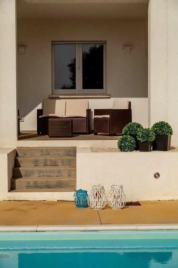 Caneis Apartments San Teodoro