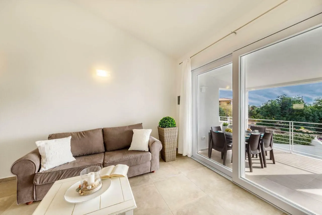 Caneis Apartments San Teodoro