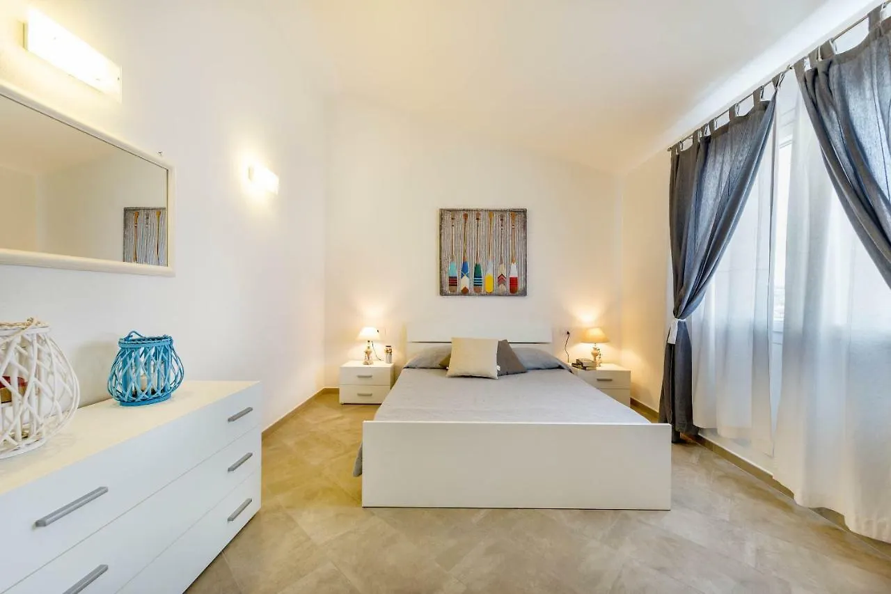 Caneis Apartments San Teodoro